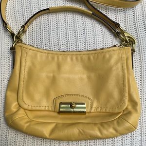 Butter yellow Coach leather medium shoulder/crossbody bag. Perfect for summer!